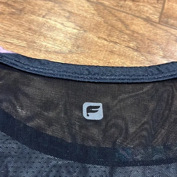 Fabletics fun mesh back workout top - Picture 4 of 7